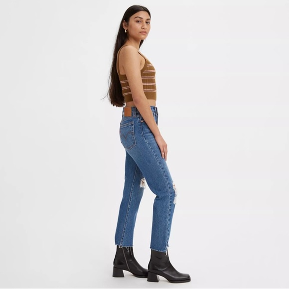 BNWT Levi’s Wedgie Jeans - Picture 2 of 3